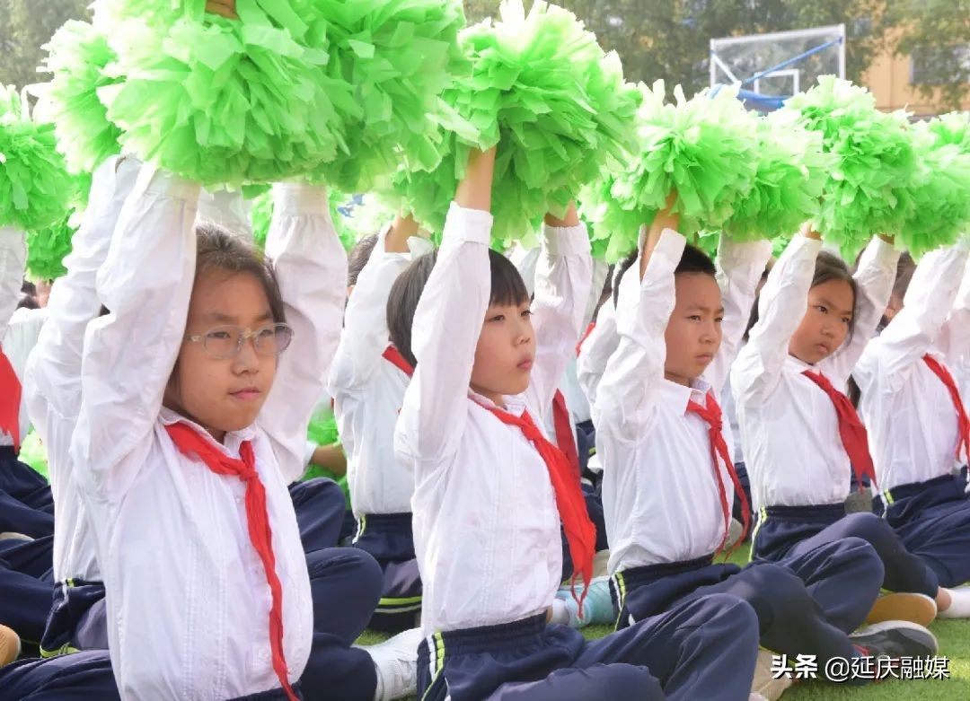 延庆千余名少先队员 吟唱难忘岁月 用燃烧力量唱出新时代少年儿童风采