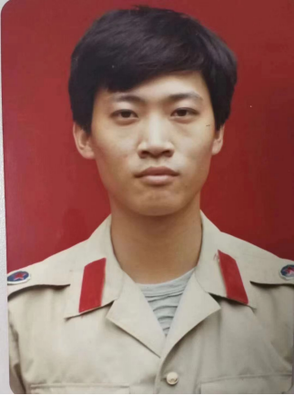 他拒绝了两次提拔，就做片儿警！