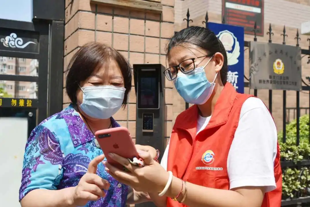 东城：居民“刷脸”进小区 防控精准又高效