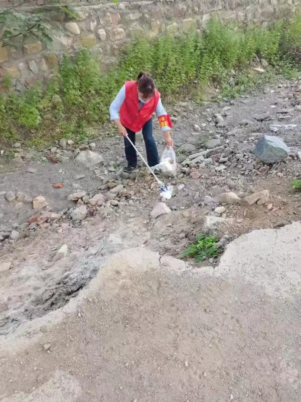 密云区大城子镇开展河道清洁整治行动