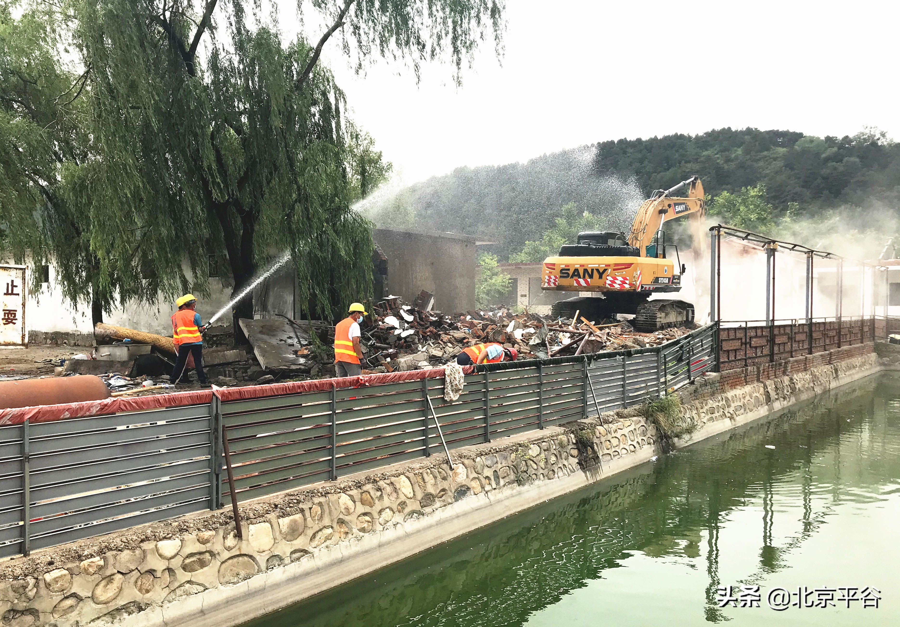 金海湖脚下平谷知名民俗村“疏整促”拆违提质升级