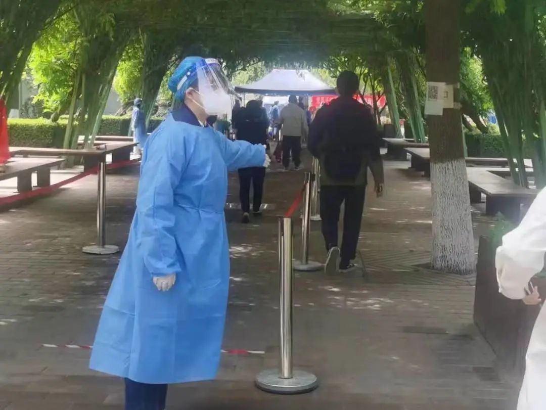 并肩携手勇担当，战疫有我检察蓝