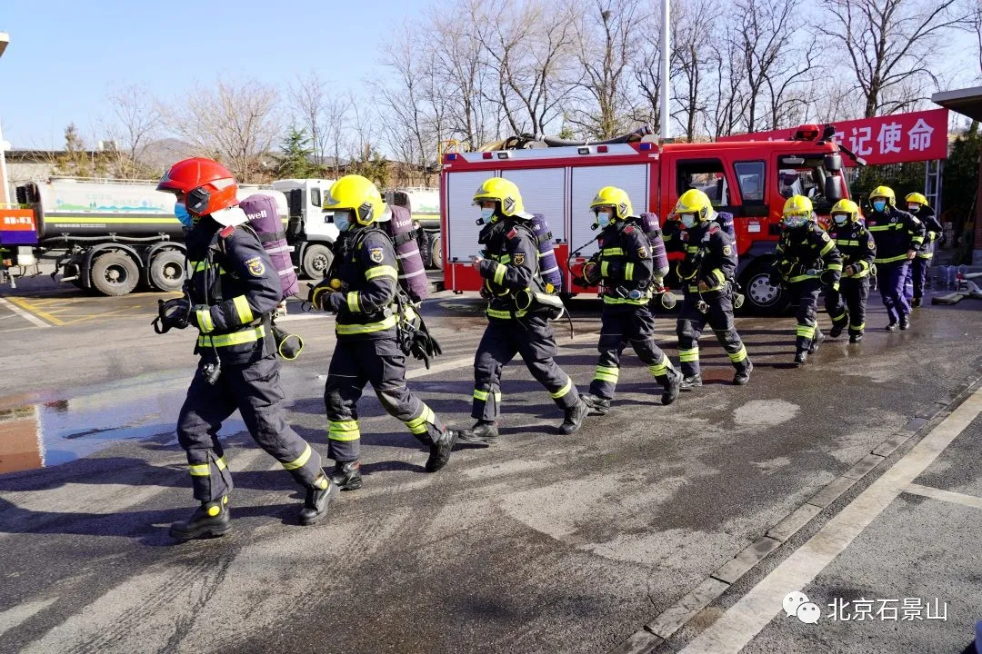 “洒水车”变“消防车” ！ 石景山“消防+环卫”移动微型消防站登场