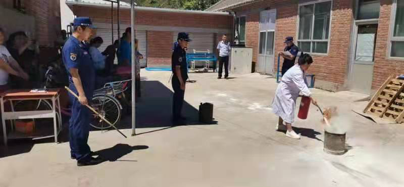 密云区新城子镇开展“一警六员”消防演练