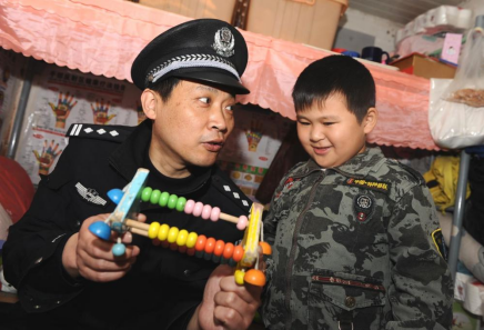 他拒绝了两次提拔，就做片儿警！