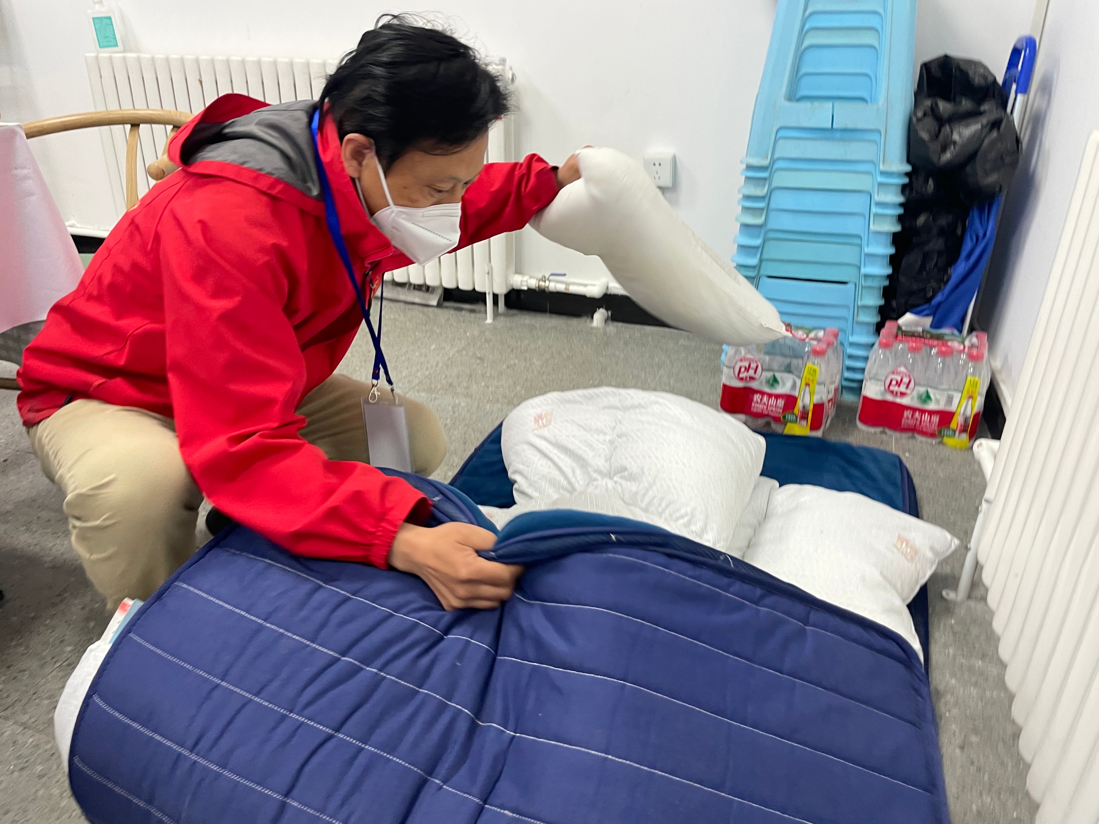 抗疫夫妻爱洒“疫”线诠释别样“异地恋”