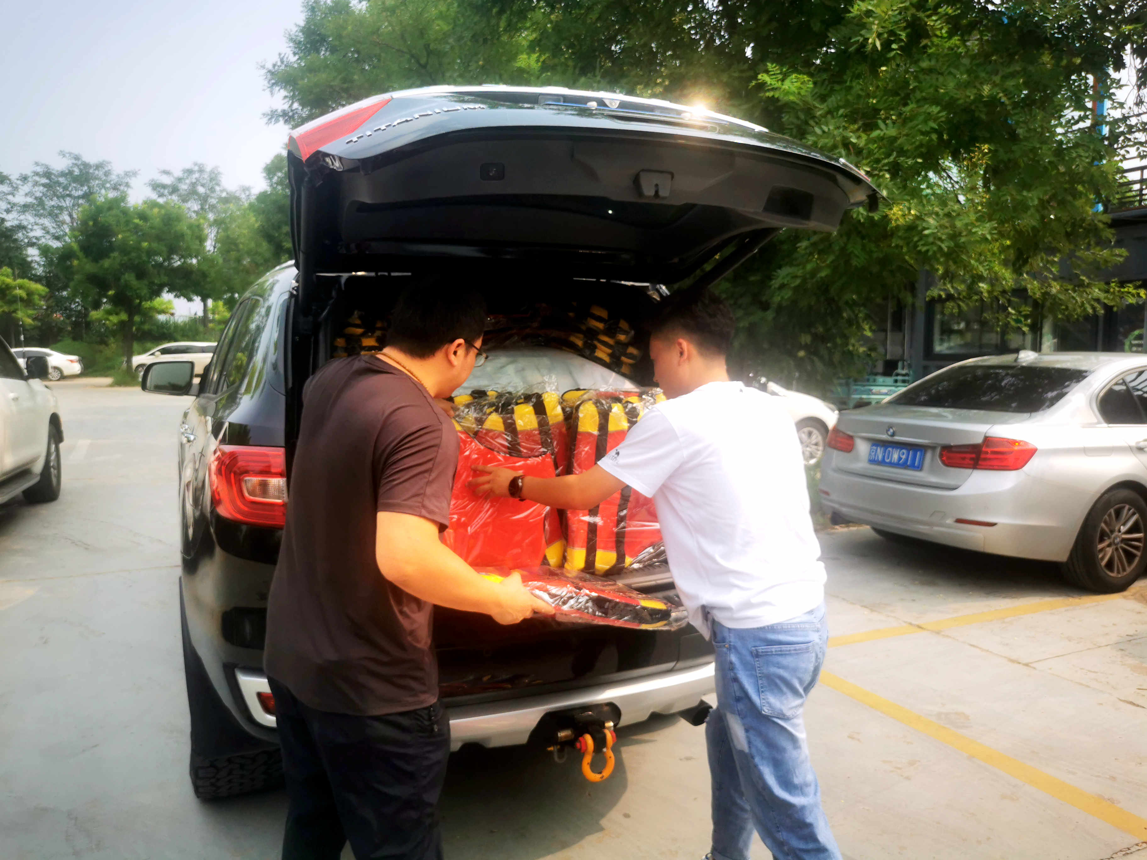 平谷金海湖景区捐赠3100件救生衣驰援河南