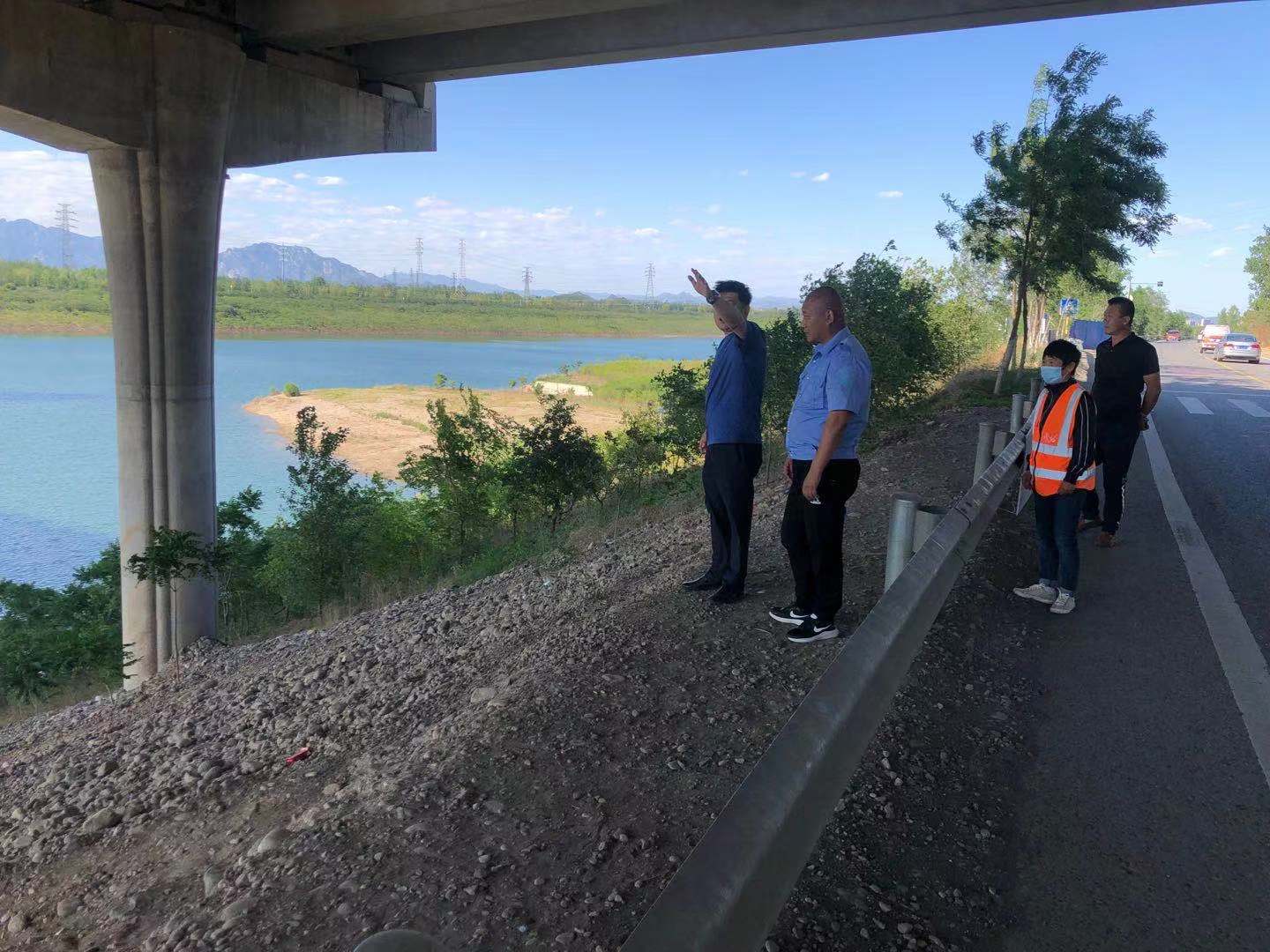 密云区河南寨镇对辖区河道进行全面检查