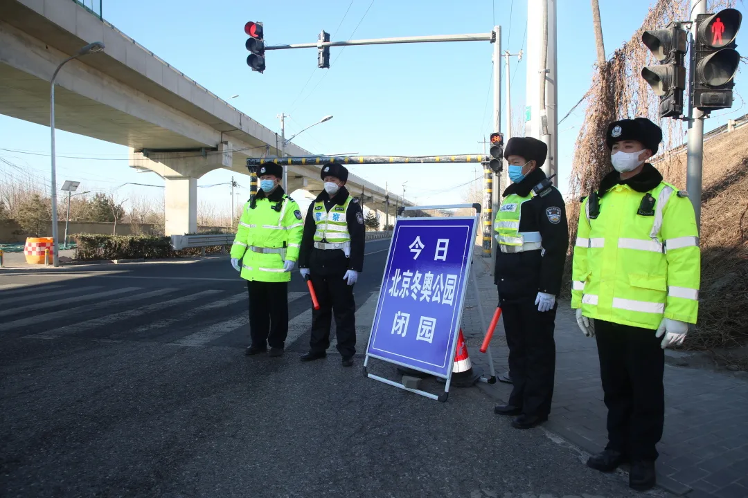 看~石景山之光！火炬传递他们全程保驾护航......