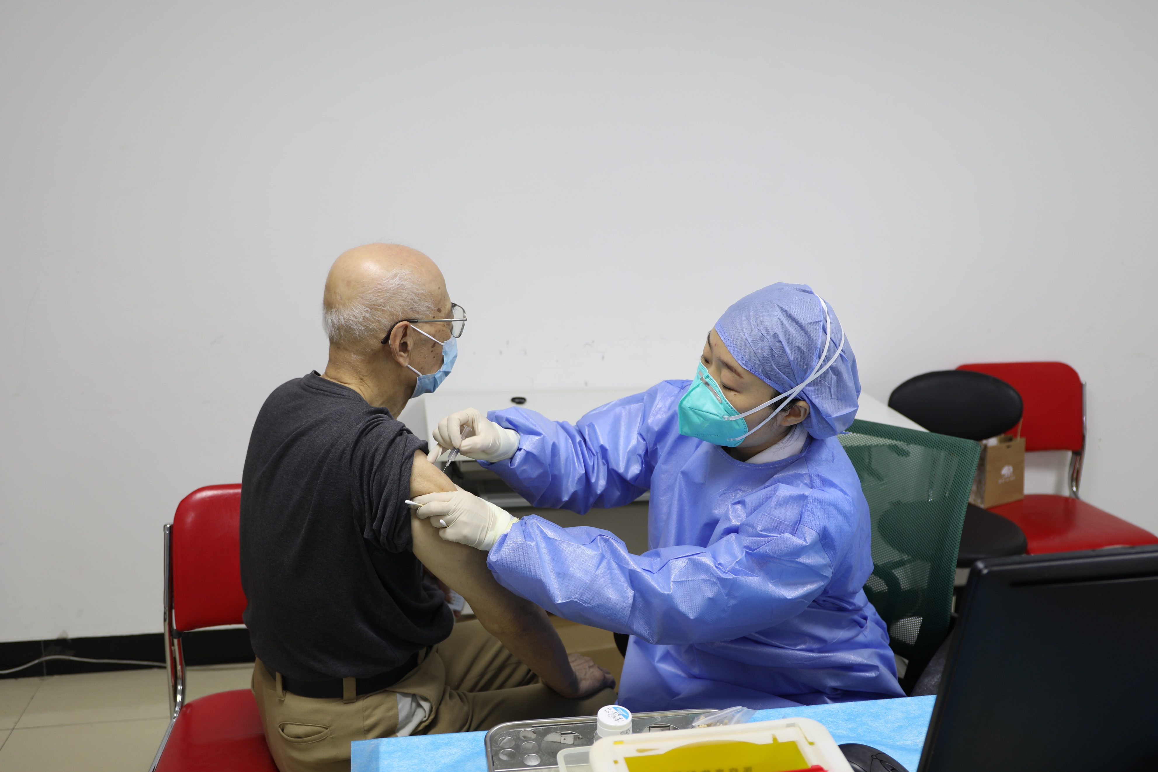 疫苗接种路上的守护人——记2021年“感动海淀”文明集体海淀区新冠疫苗接种团队