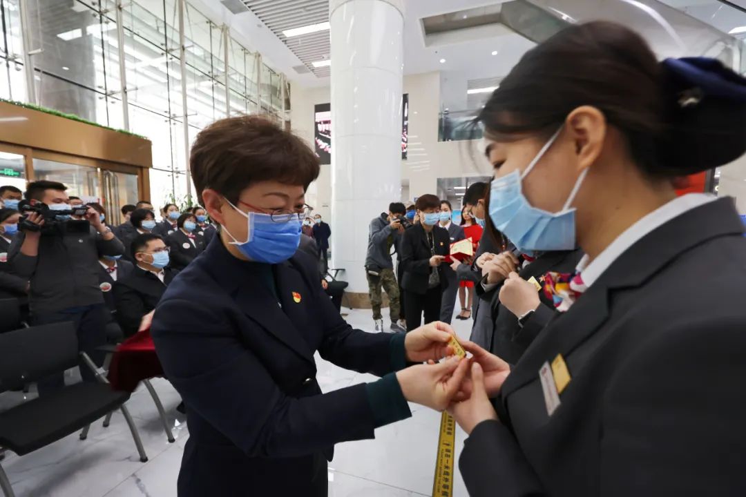 东城区政务服务中心荣誉体系发布，表彰获奖团队和个人