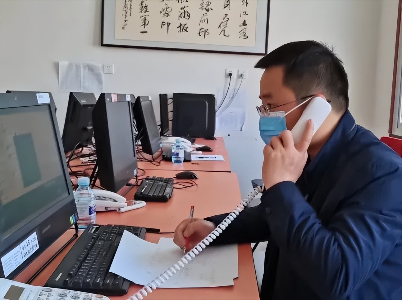 并肩携手勇担当，战疫有我检察蓝