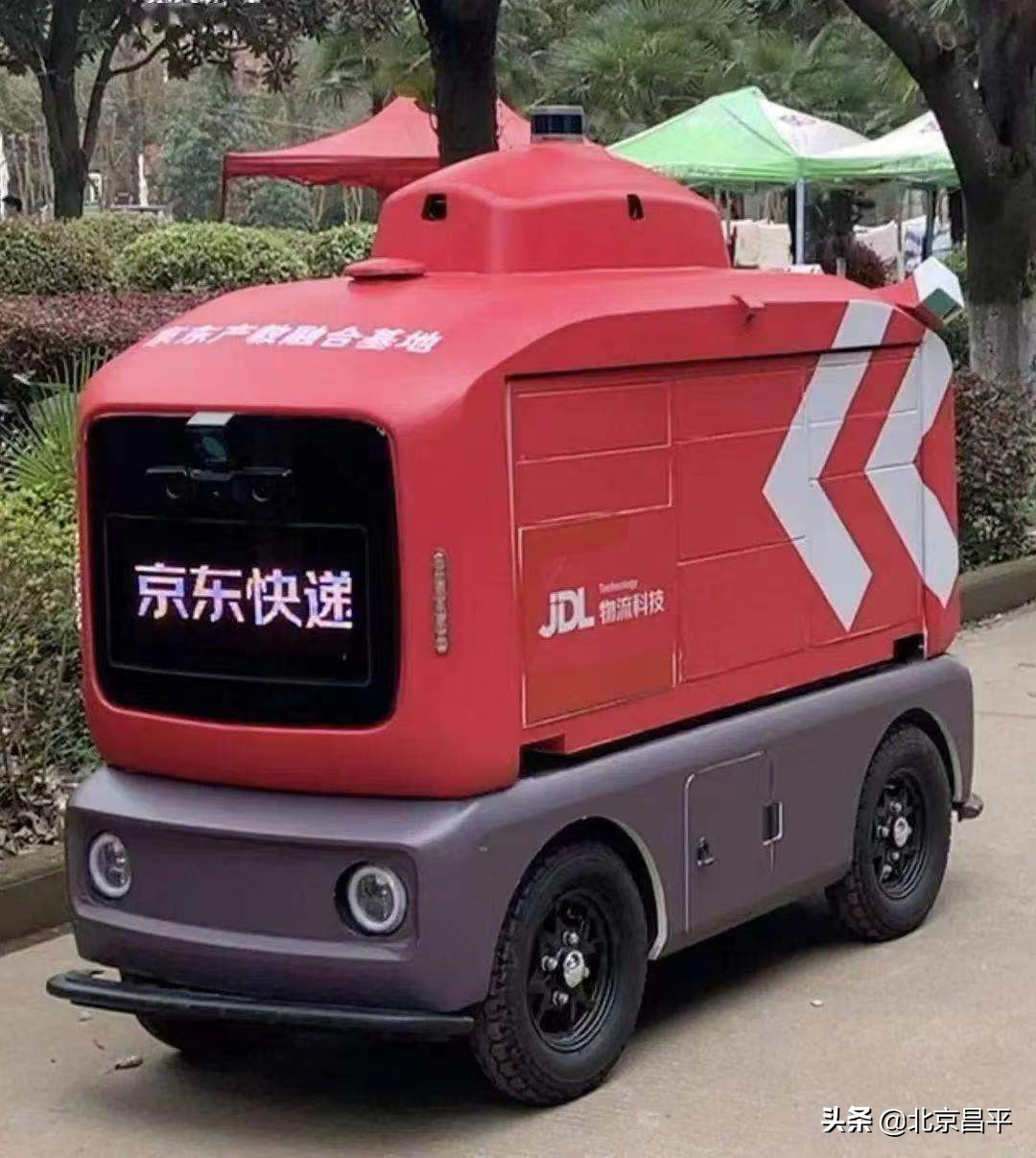 接力“最后100米”！无人驾驶快递车在封控区上岗