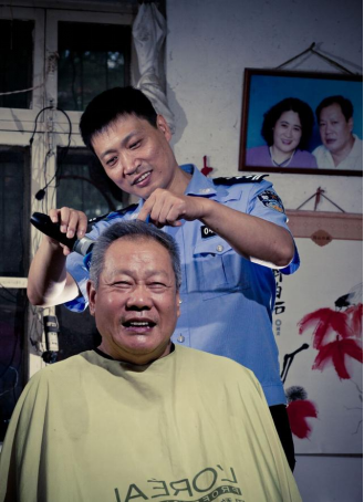 他拒绝了两次提拔，就做片儿警！