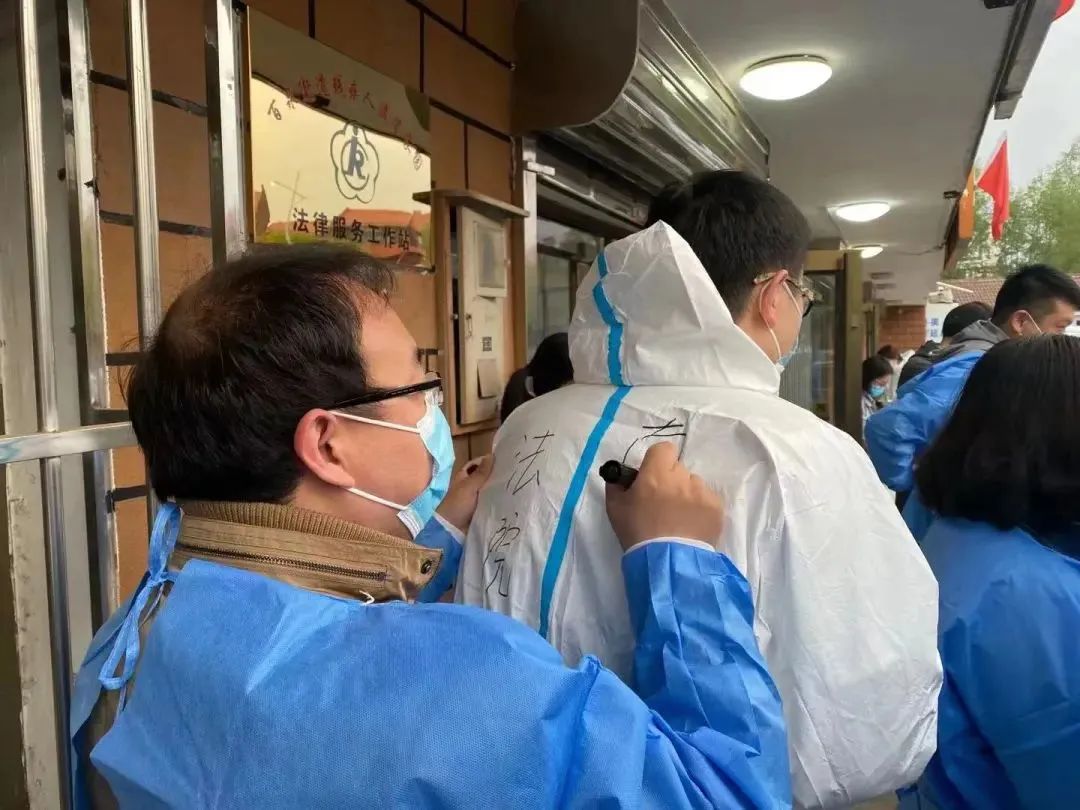 北京法院党员干警积极参与疫情防控