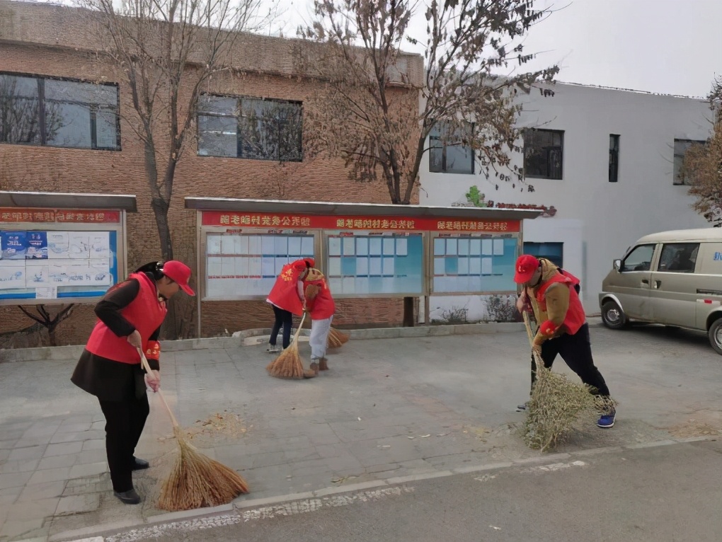 穆家峪镇开展周末大扫除 共享卫生新环境