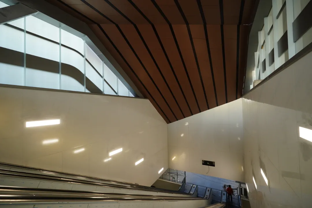 北京地铁14号线年底全线贯通运营！气派丽泽商务区站抢先看→
