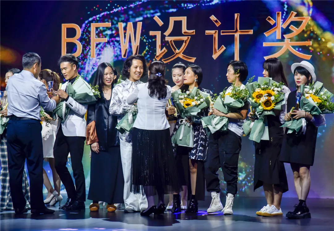 2020北京时装周“追光”之旅落幕