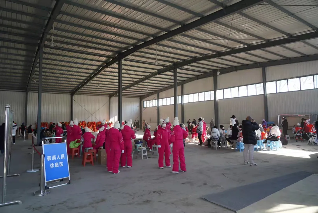 看~石景山之光！火炬传递他们全程保驾护航......