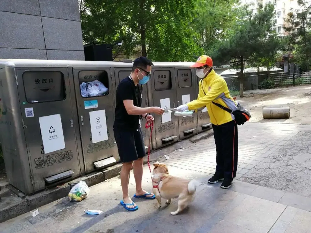 东城区深入开展“东城柠檬黄垃圾分类我先行“活动