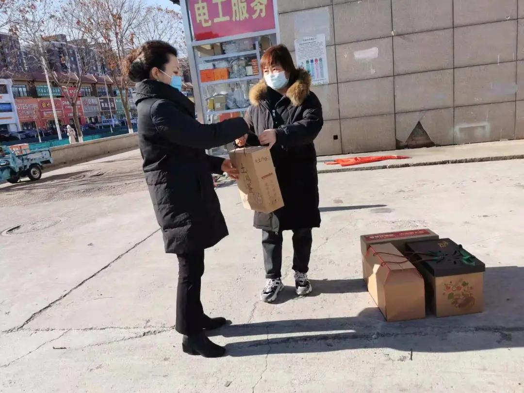 密云区总工会慰问在档困难职工