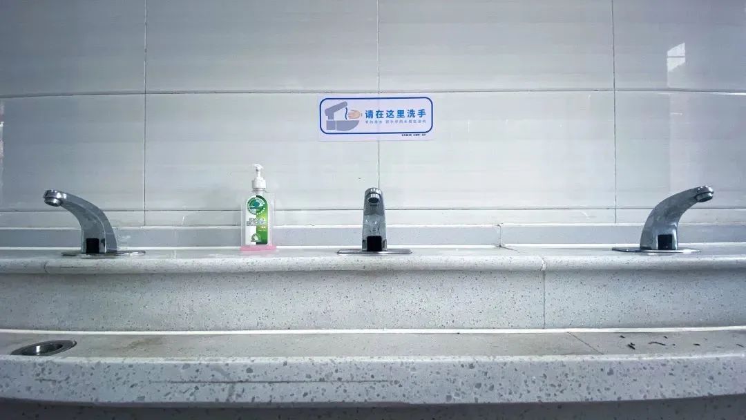 丰台一小：小设计师助力校园生活更文明