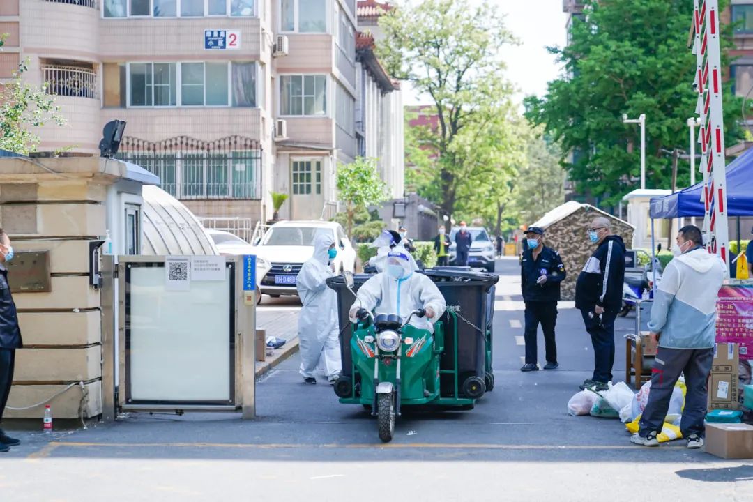 直击绿景苑小区封控一线：平稳有序、服务到位