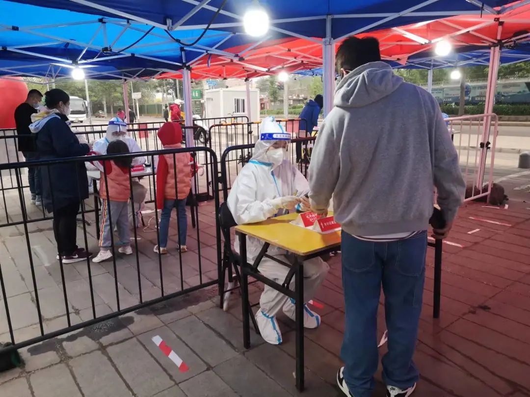 并肩携手勇担当，战疫有我检察蓝