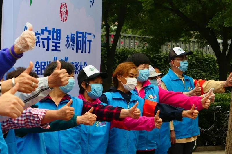 大扫除、垃圾分类、清楼道……东城忠实里社区多元共治助战“疫”