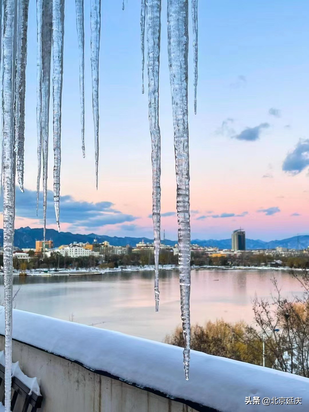 美图来了！最美冬奥城雪后蓝天依旧 诗情画意动人心魄~