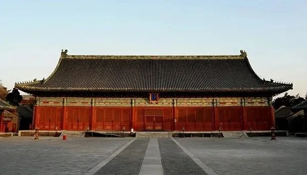 角楼图书馆讲中轴线故事过“双节”