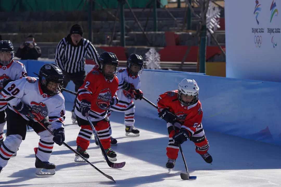 看~石景山之光！火炬传递他们全程保驾护航......