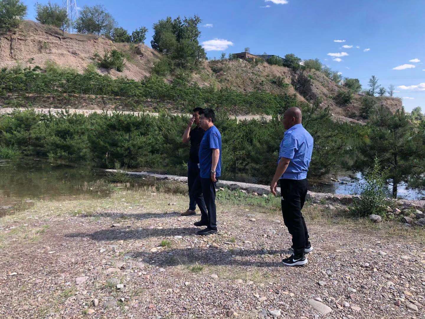 密云区河南寨镇对辖区河道进行全面检查