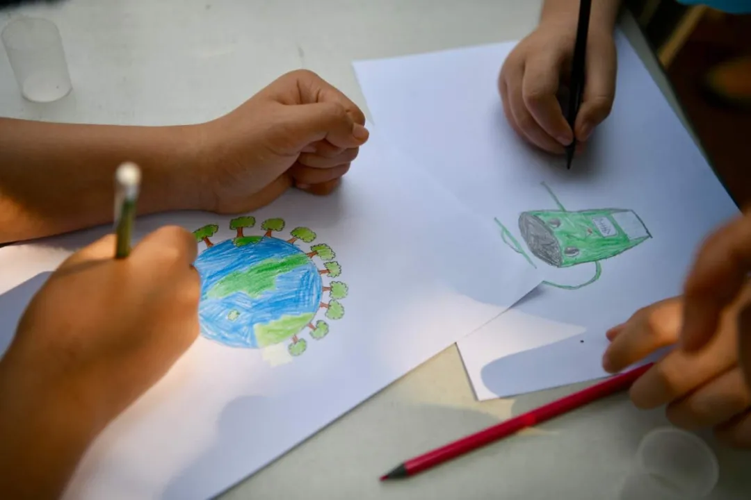 垃圾分类新规首日探访：VR体验、快递上门……东城新招多