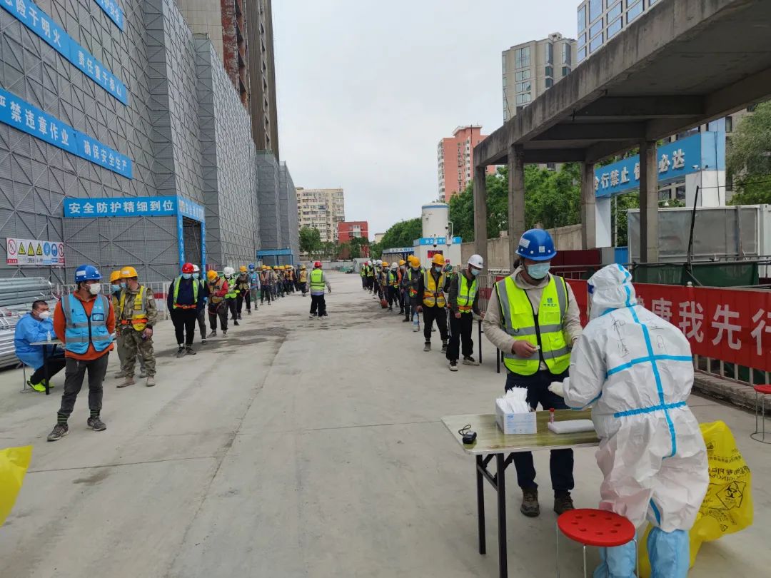 应检尽检，不漏一人！他们是核酸检测现场的“总调度”