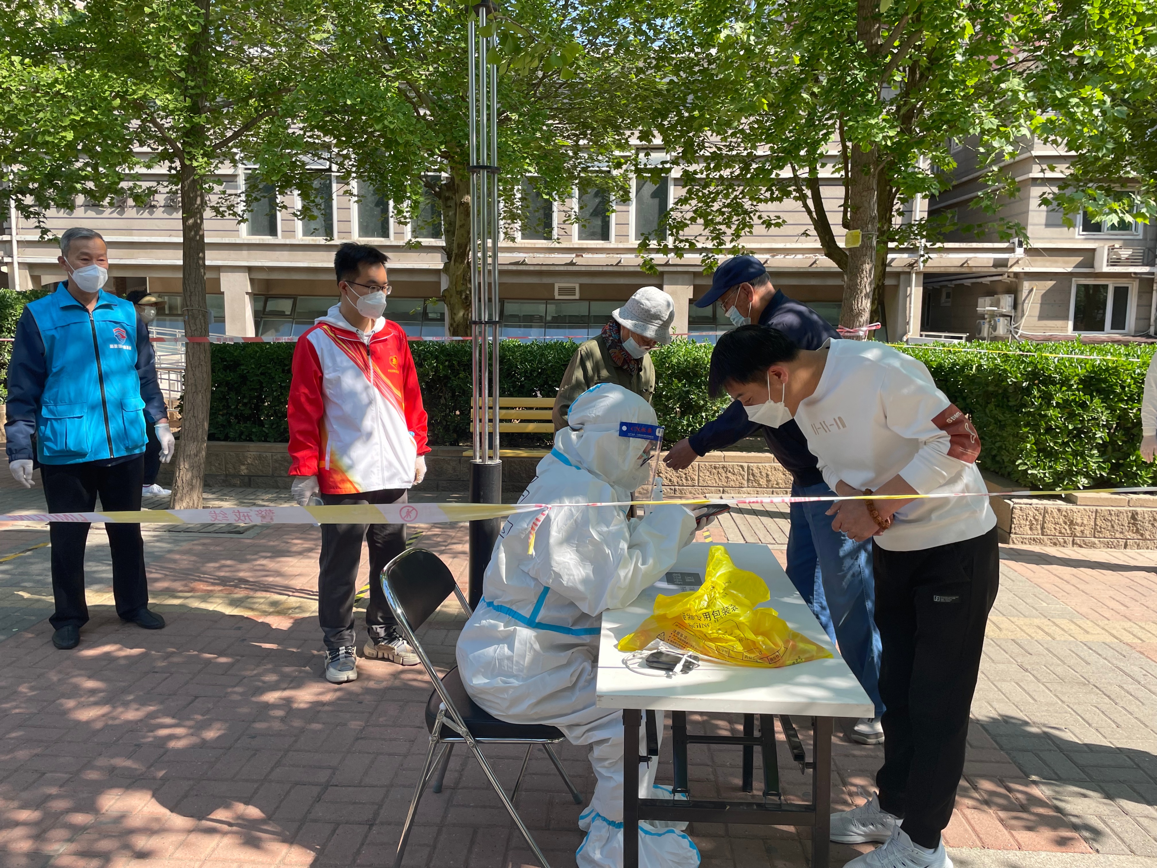 中关村街道“两新”组织志愿服务队投入社区防疫