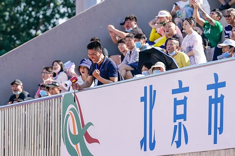 北京市首届社区杯八人制足球赛收官，东城战队载誉而归！