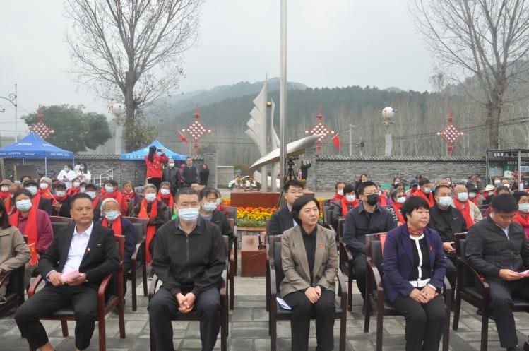 “孝满京城 德润人心”送温暖活动走进密云区新城子镇崔家峪村