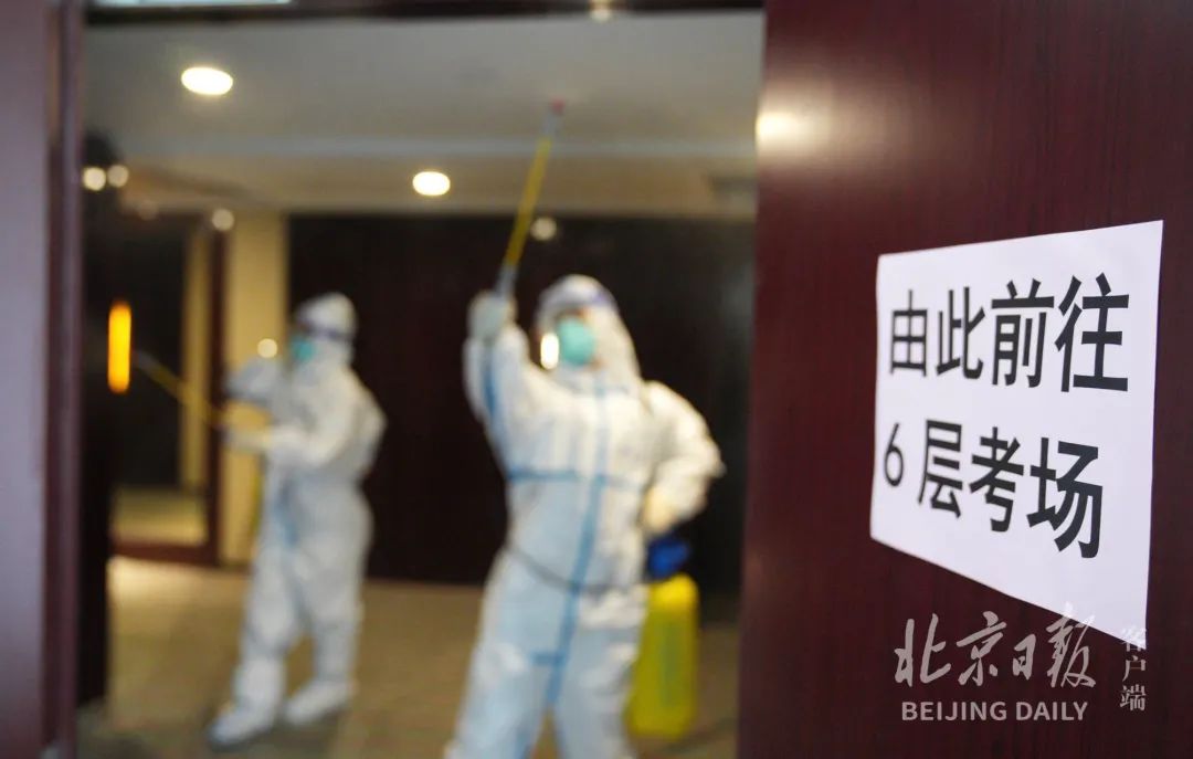 直击丰台封控考点！她走出考点，工作人员报以热烈掌声