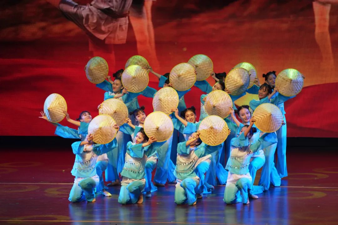 “牢记使命跟党走，开创未来谱新篇” 东城文艺演出精彩纷呈迎“八一”