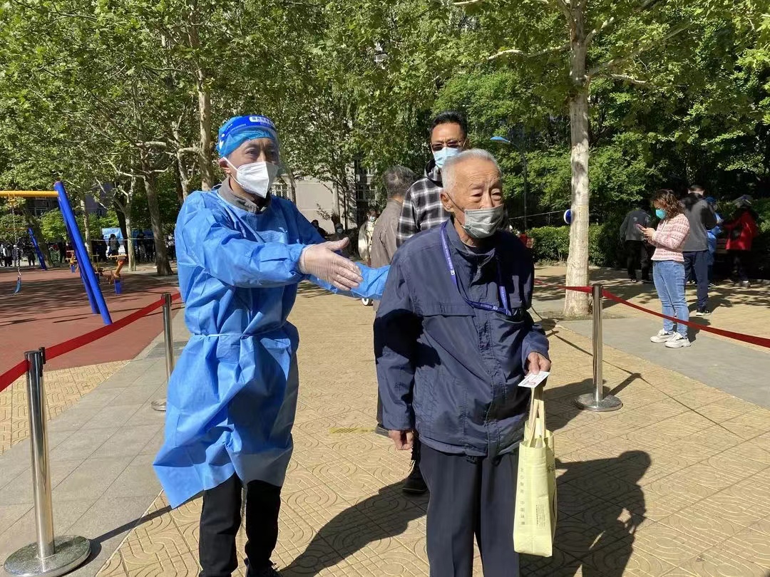 在“战疫”一线释放“政”能量——海淀政法系统党员干部下沉社区投身社区疫情防控工作