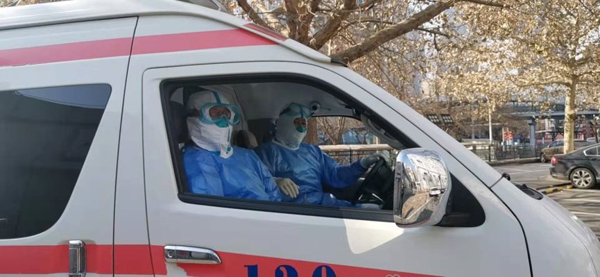 让我上！我是医生！