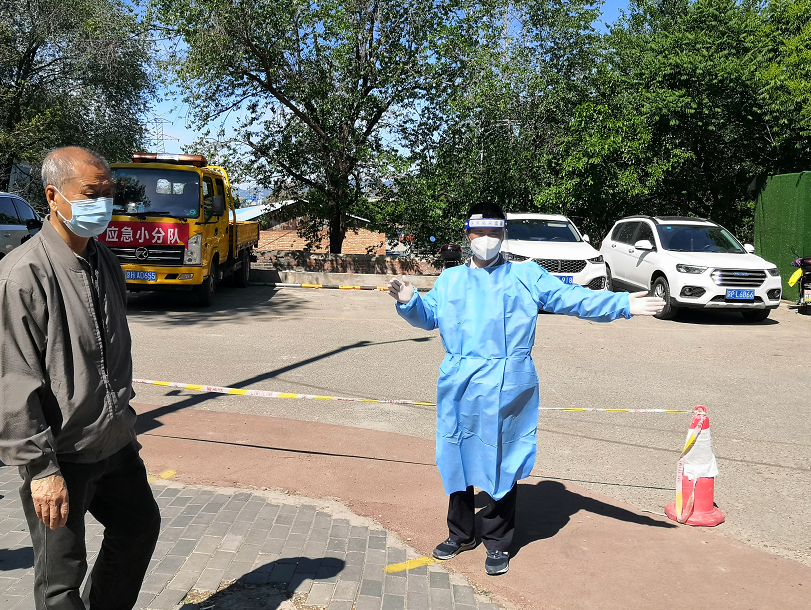 在社区，我们是老百姓身边的“蓝色护卫者”