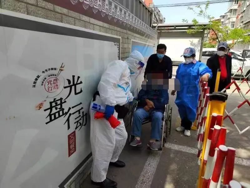 尽显本色！社区防疫阵地上，活跃着一支老兵志愿服务队