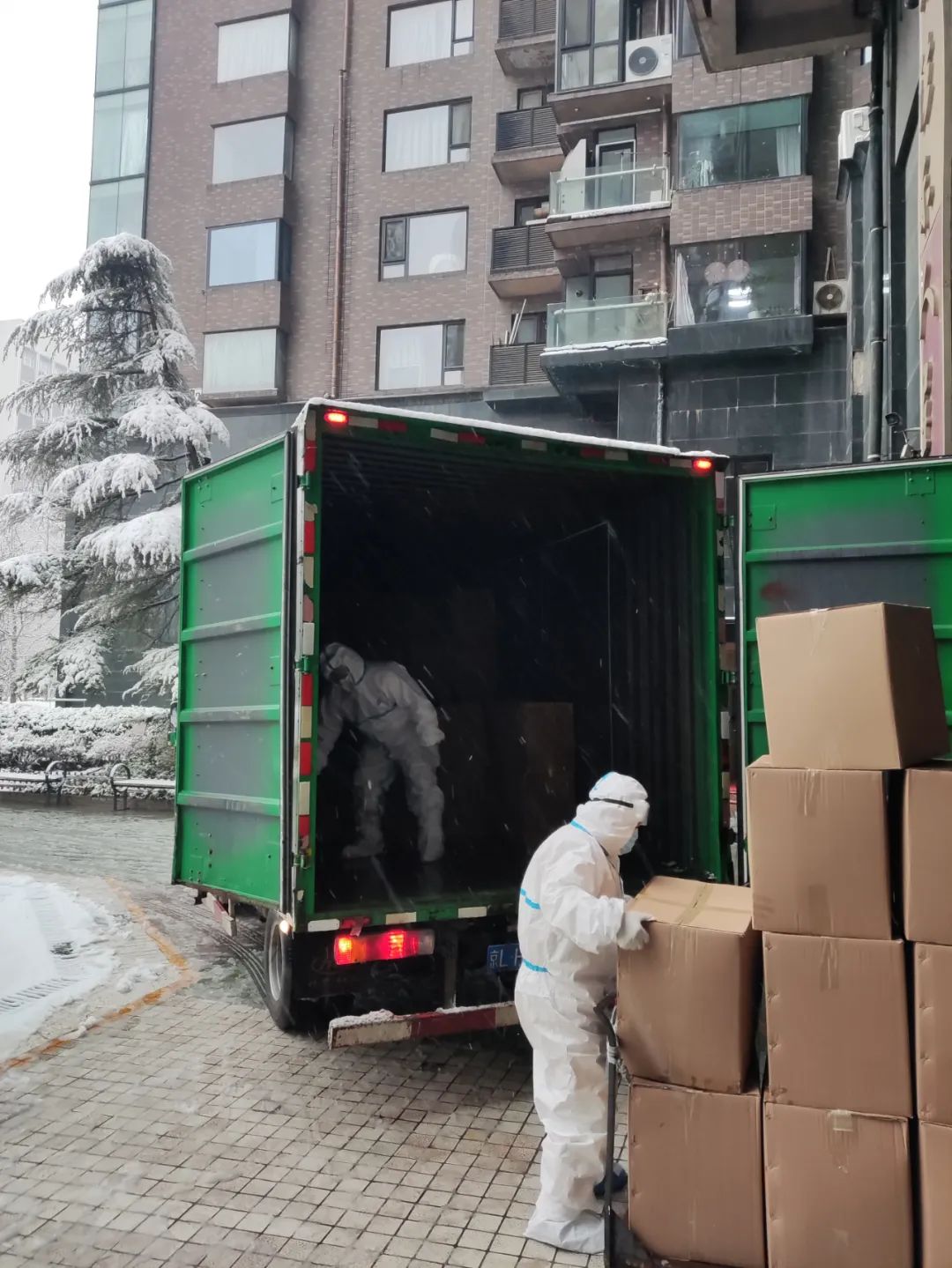 东城精细化服务，保障封控区城市运行有序