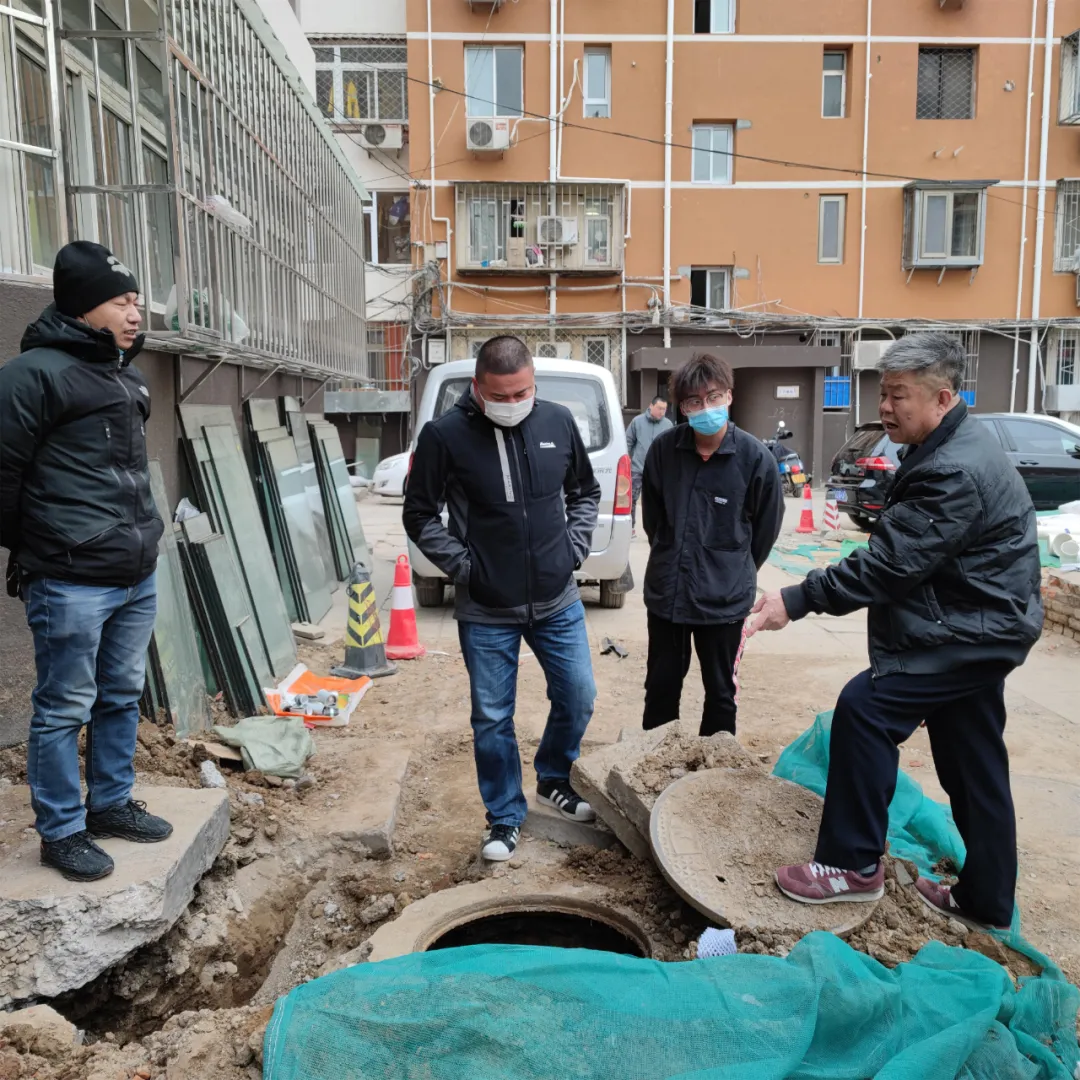 从不“缺勤”夫妻档志愿者感动居民