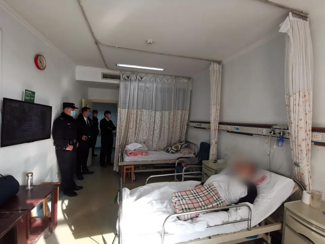 男子霸占医院病房6年改造成家，执行法官出手了！