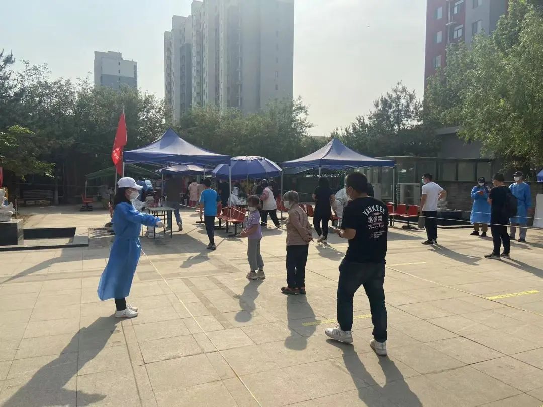 “三农”干部下沉社区，共筑抗疫“红色防线”