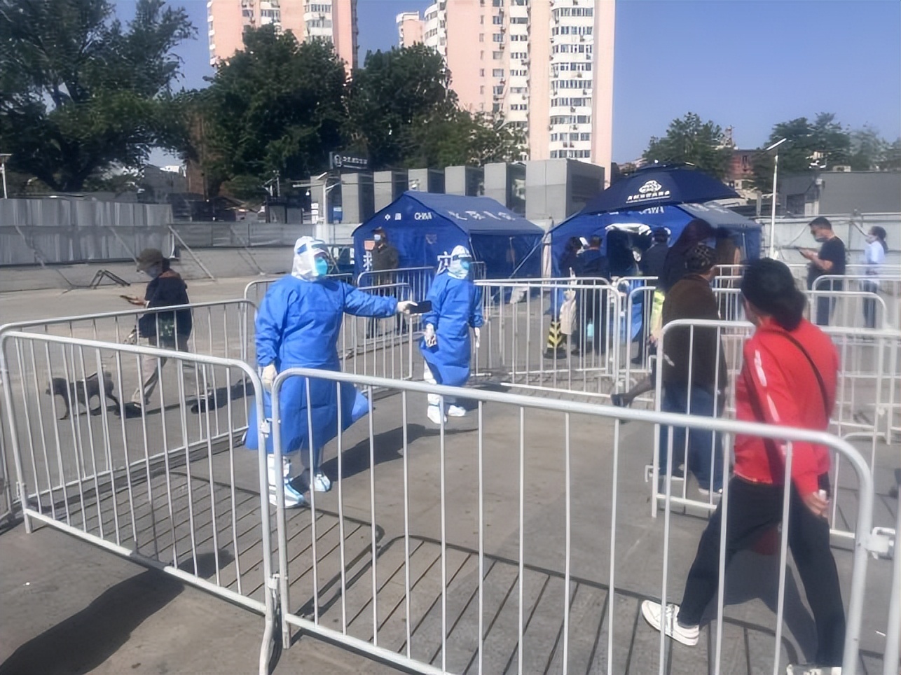 丰台区环卫服务中心150名党员干部火速下沉筑牢防疫“堡垒”