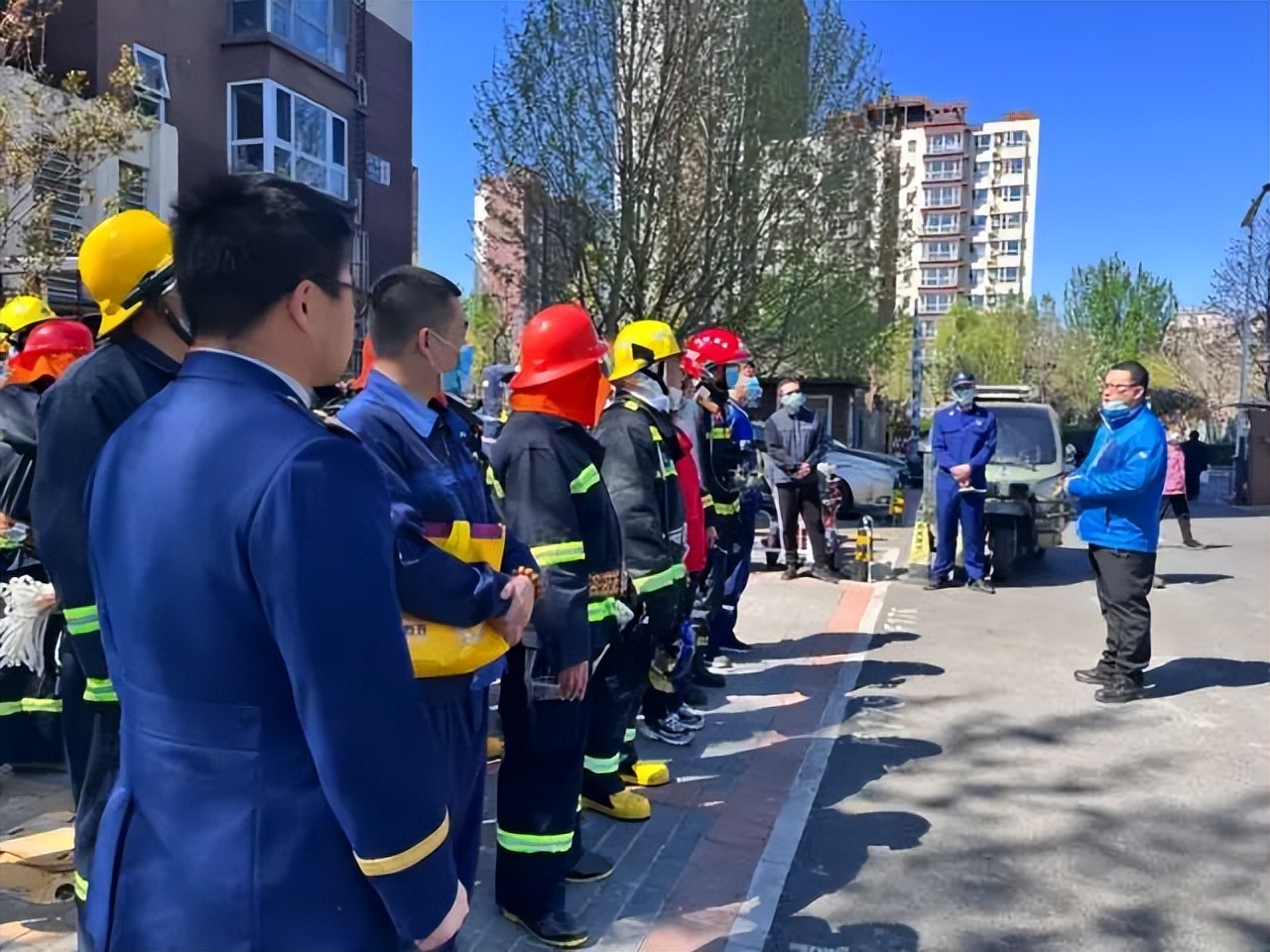 防患未然！金顶街街道开展“初战四联”消防实战演练